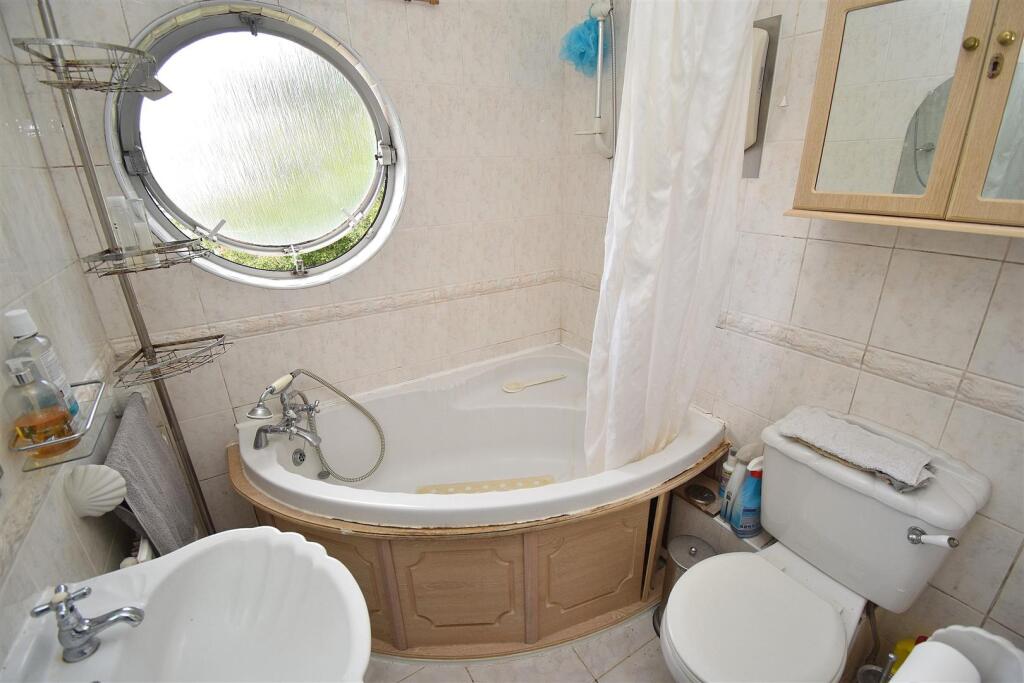 Bathroom.JPG