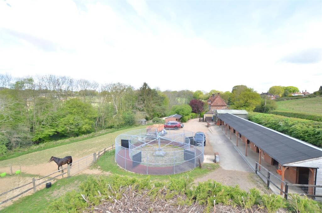 Yard /Equestrian facilities