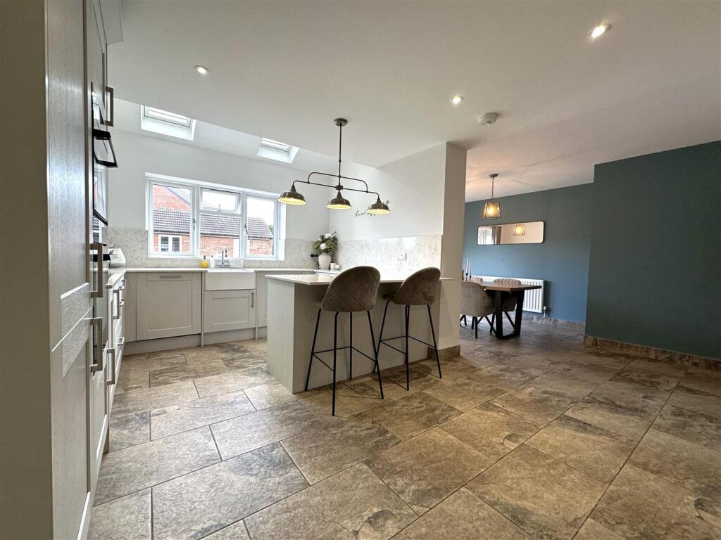 OPEN-PLAN Dining Kitchen 216