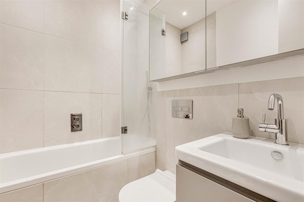 Radipole Road 50 Flat 2 Low-2.jpg