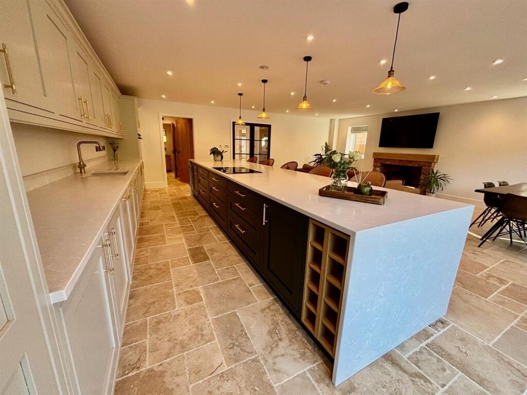 Kitchen/Breakfast Area