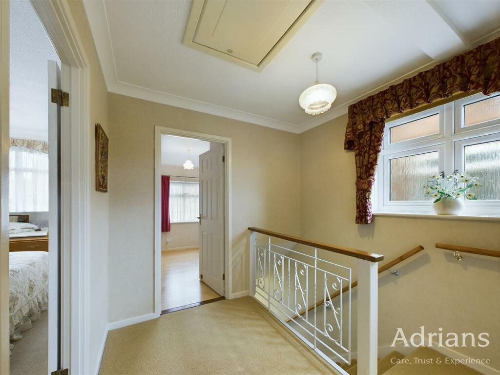 FIRST FLOOR LANDING