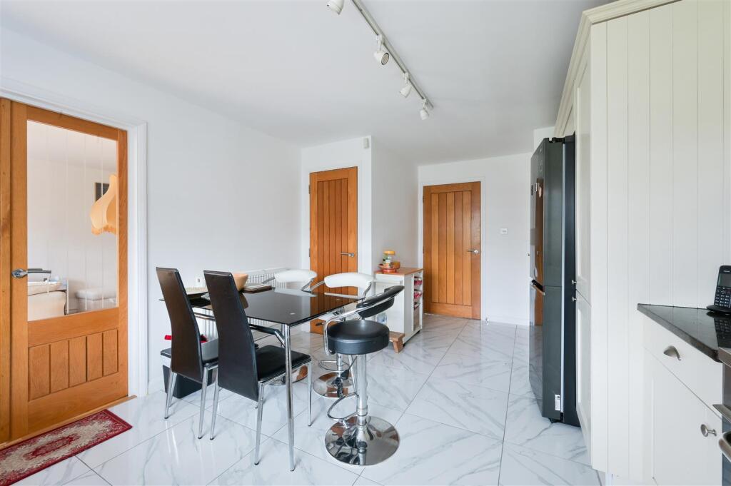 CUDDINGTON CLOSE, (10).jpg