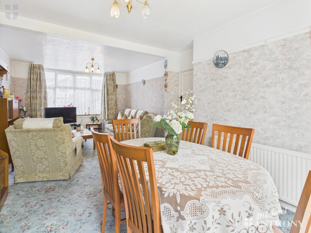 CAM03852G0-PR0318-STILL002