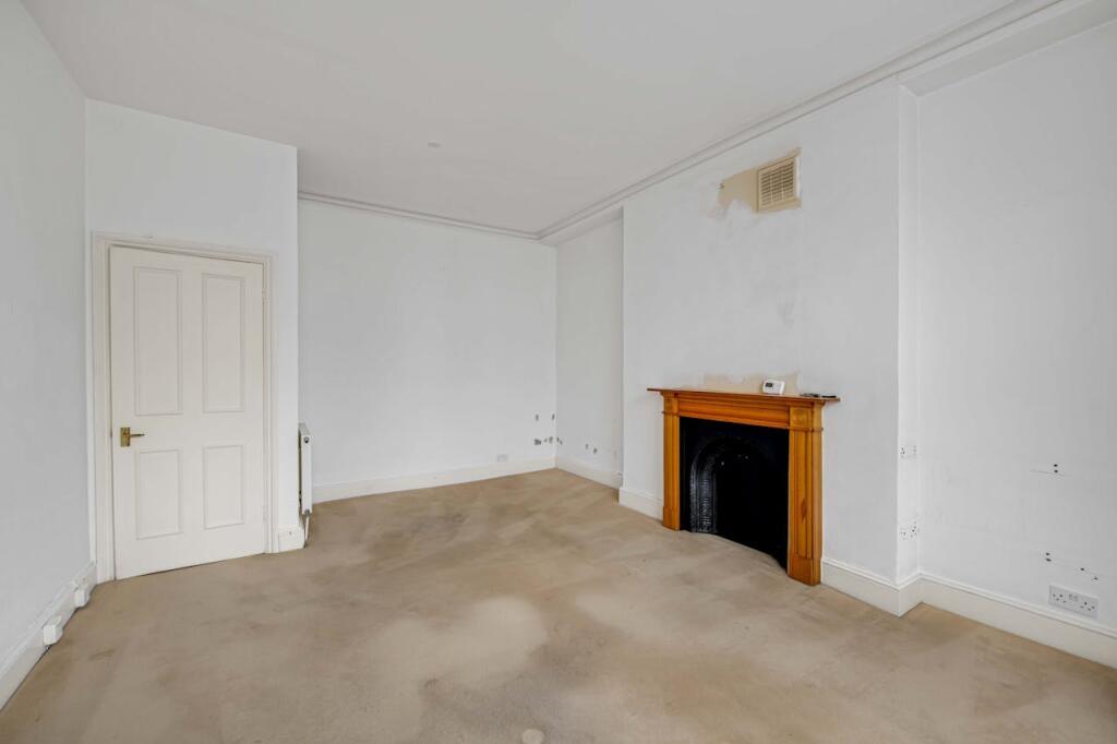 Daniel_Watney__f3_5_finborough_rd__7_.jpg