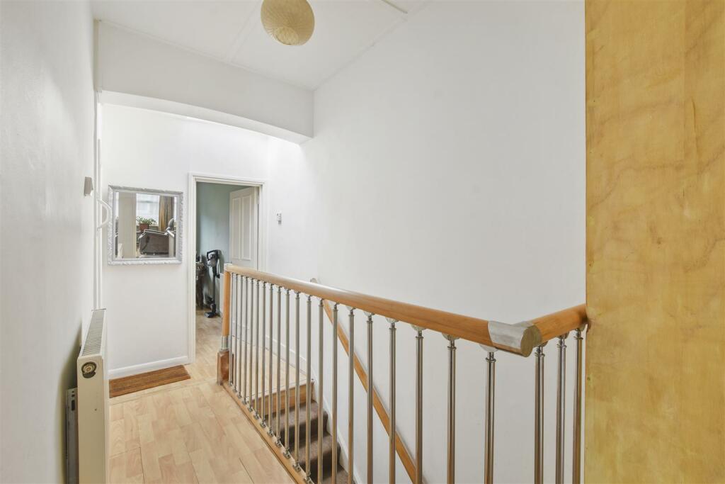 05-2692GCWT - FFF 37 Earlsmead Road - Hall -Origin