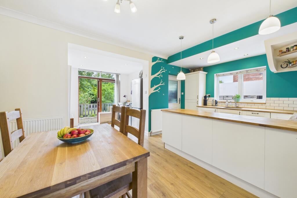 CAM03162G0-PR0327-STILL007