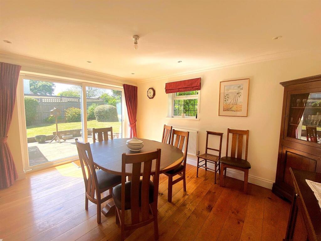 36 Terminus Ave - Diner2.jpg