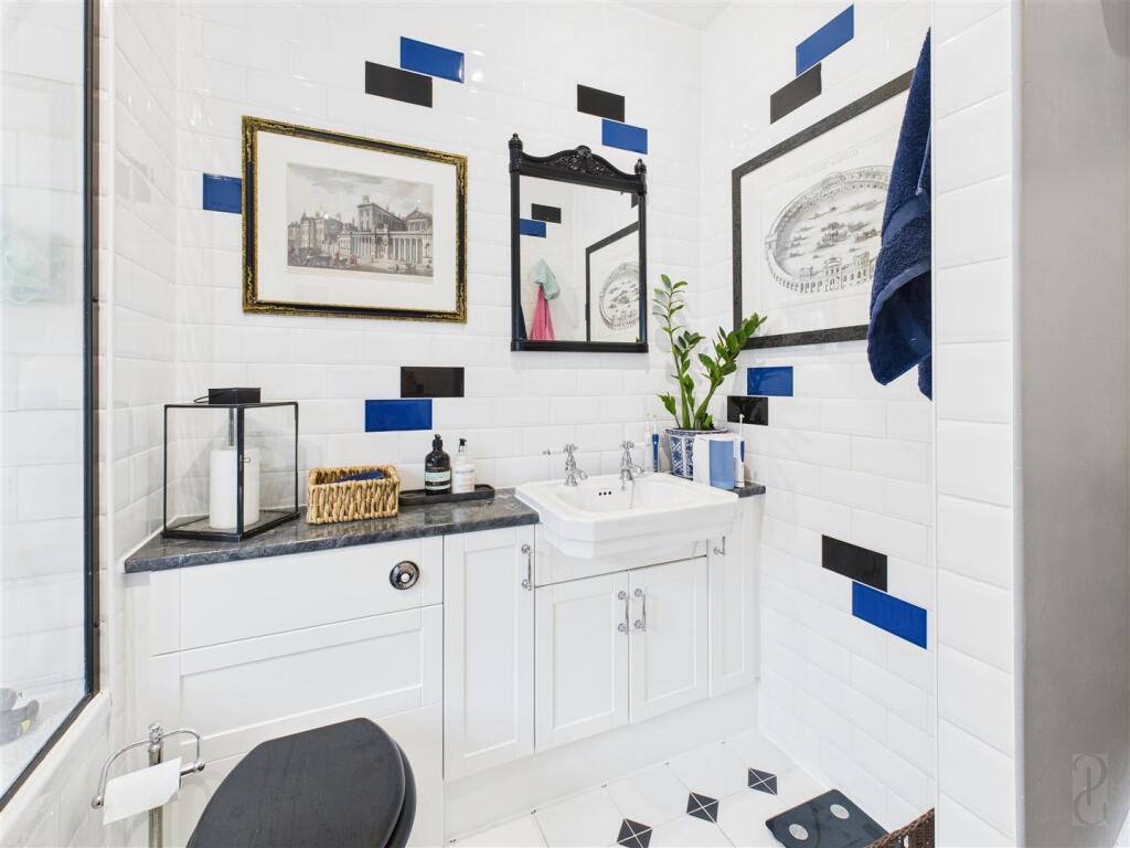 Bathroom 2.jpg