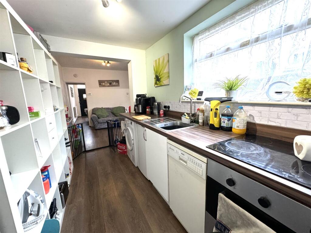 KITCHEN: