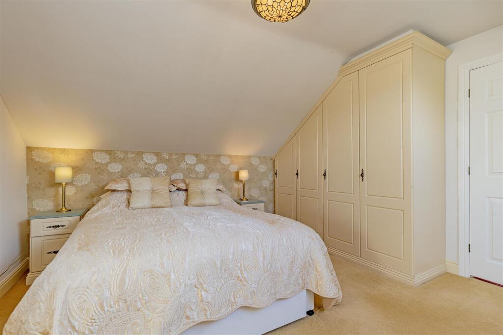 Bedroom 1-3.jpg