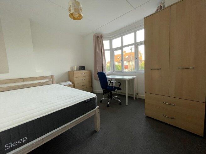 hillside-avenue-ct2-8ez-1015068