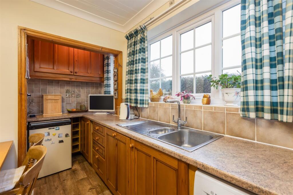 Station Road 9A Kitchen-3.jpg