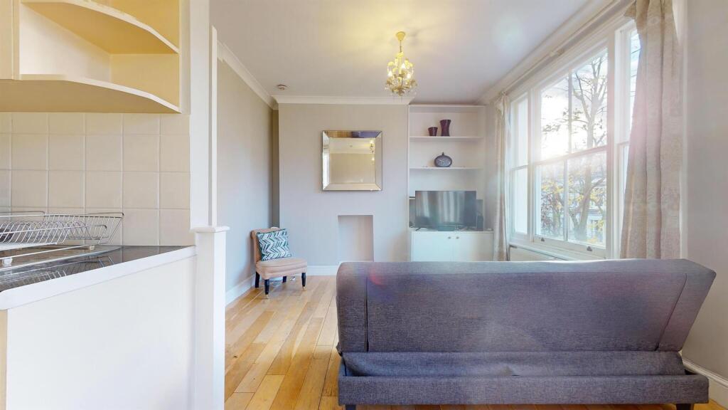 30Kempsfordliving3.jpg