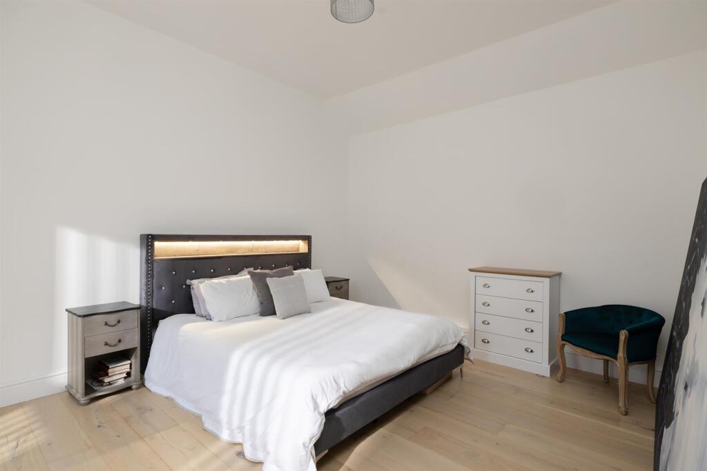Principal Bedroom Suite