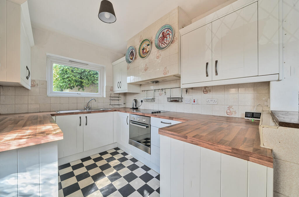 1299016-15-6836db...