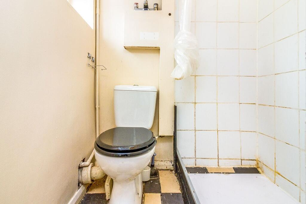 Bathroom/Shower Room