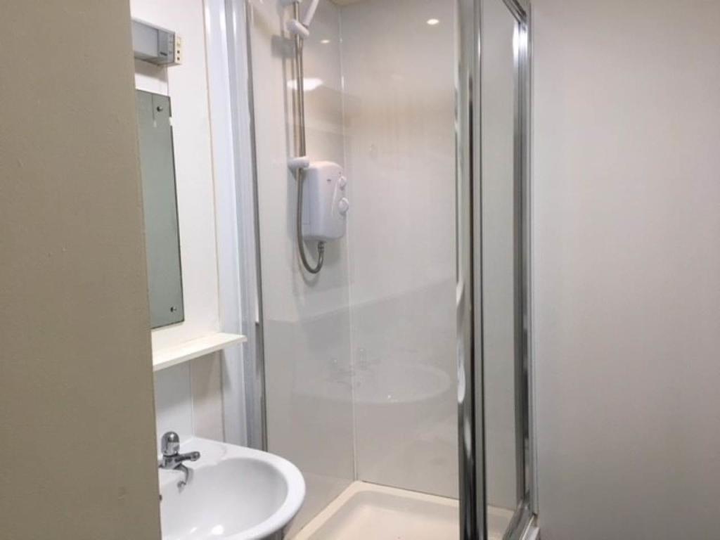 bathroom3