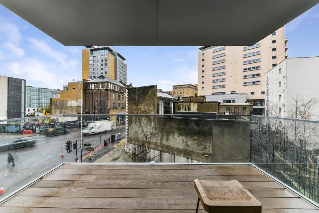 Balcony - Meranti Ho