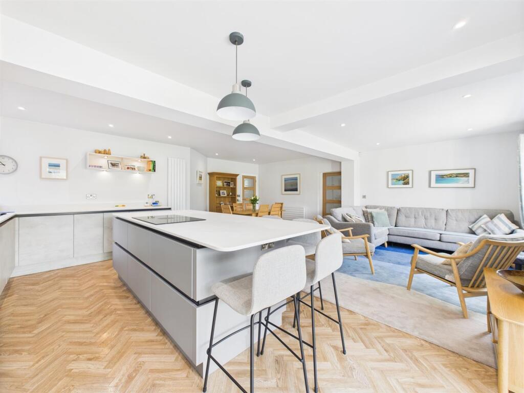 Stunning Open Plan Living Kitchen