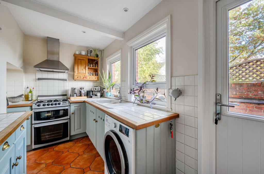 1370747-23-68fb81...