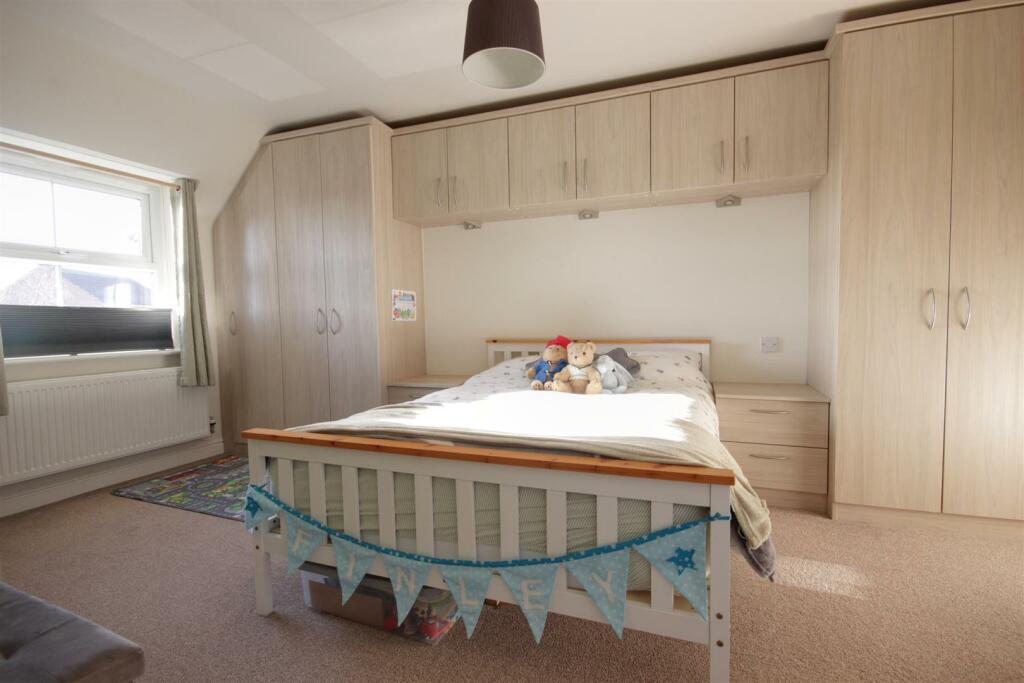BEDROOM 4