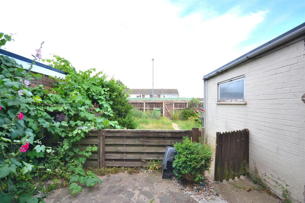 rear garden_214.JPG