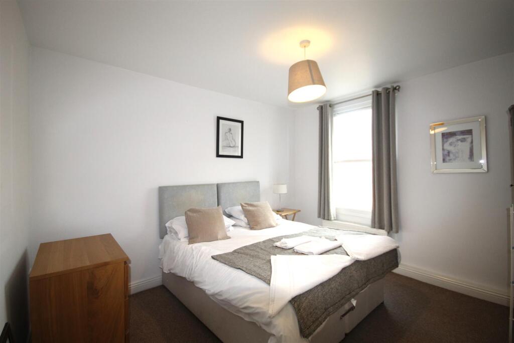 bedroom .JPG