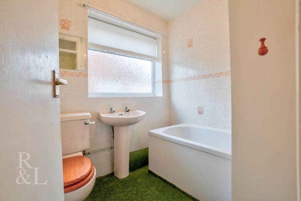 8 Ashfield Drive (9).jpg