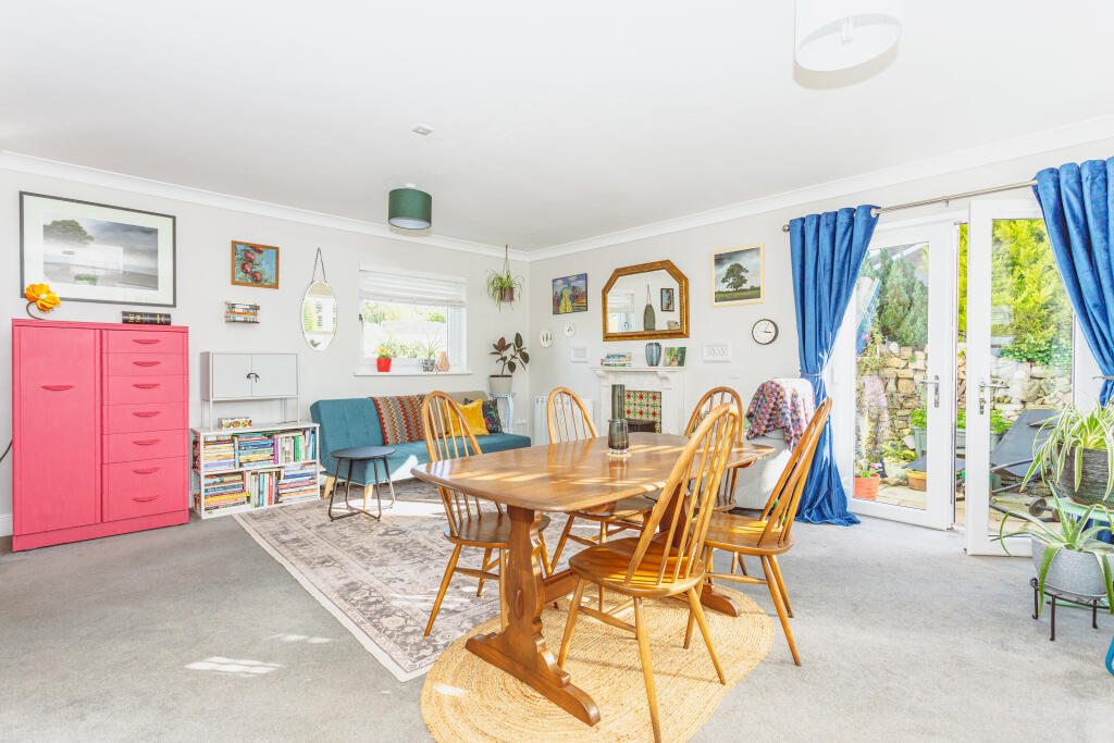 Open Plan Lounge/Dining Areas