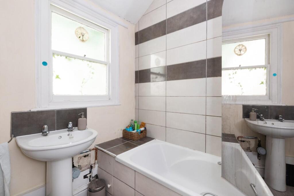 Flat 1, 6 Anglo Terrace, Bath BA1 5NH-11.jpg