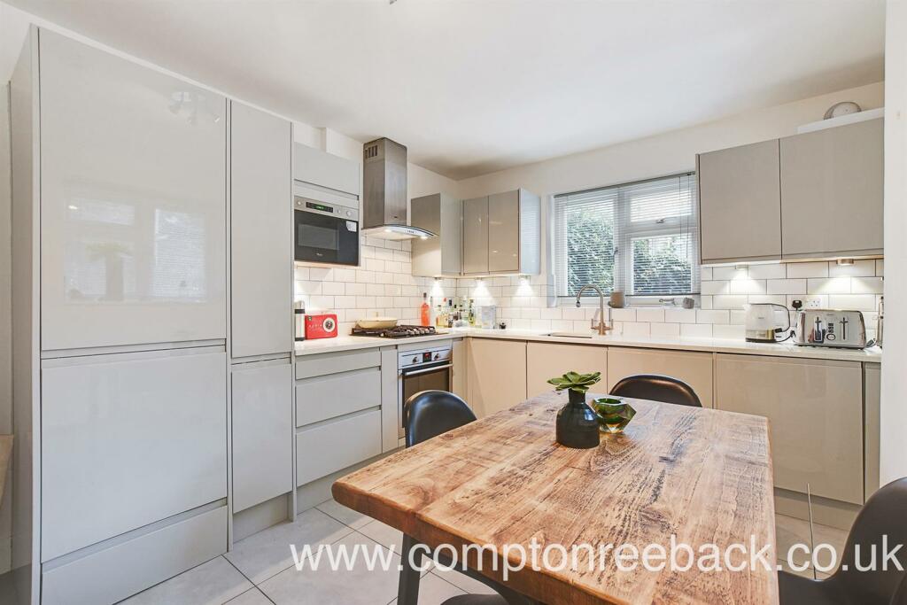 Kitchen:
