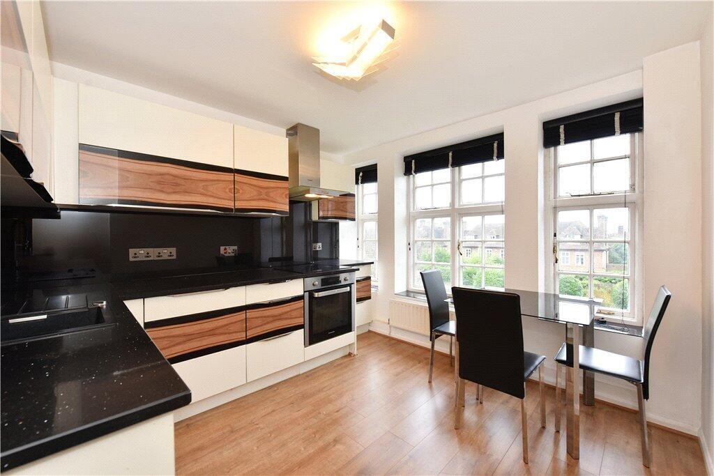 Eat-in Kitchen