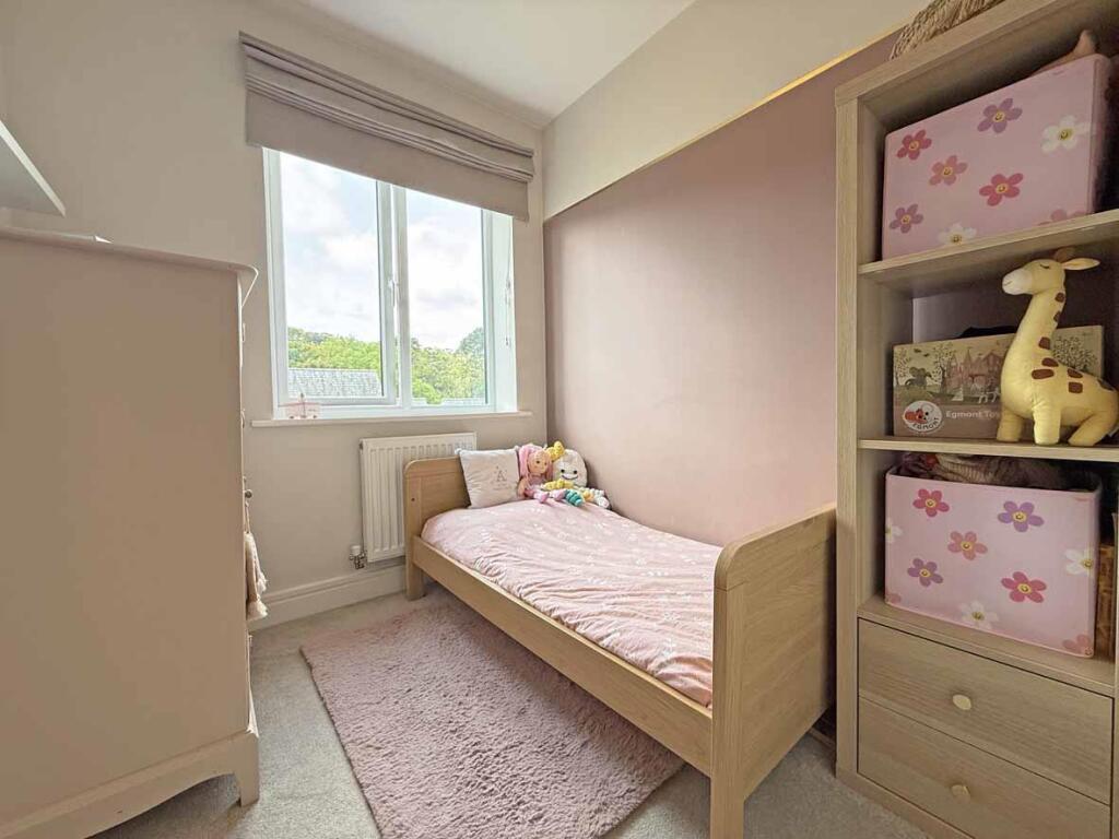 Ivy Drive 27 - Bed 3...jpg