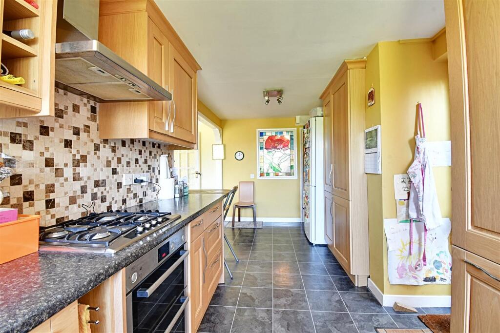 Kitchen 2.jpg