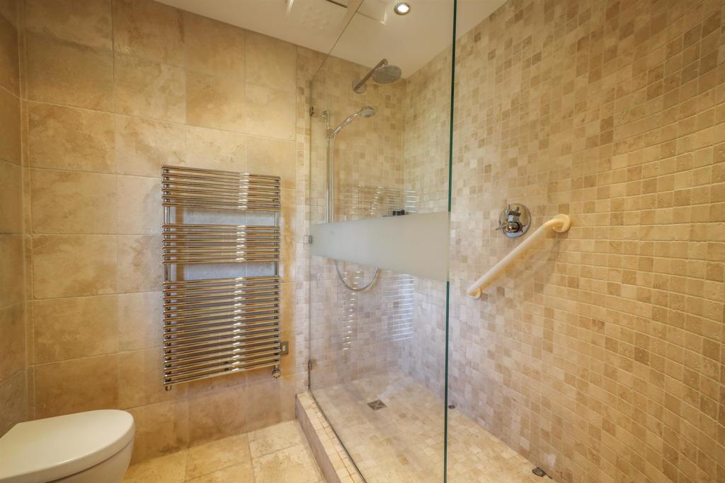 En-suite Bedroom 2