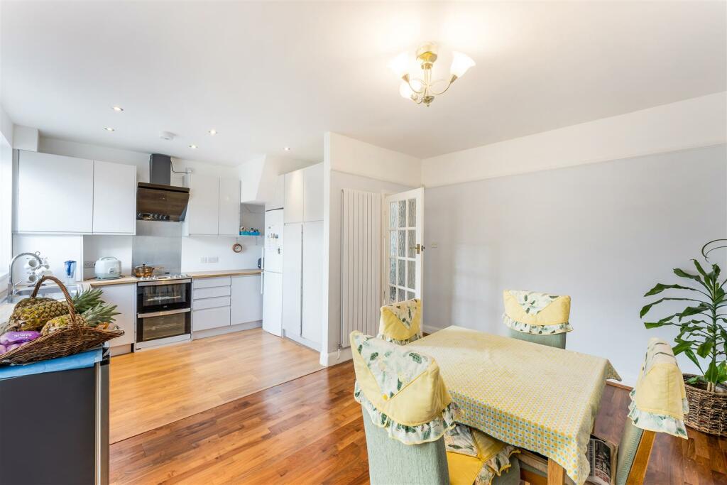Kitchen/ Dining Room