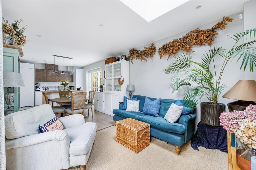 Flat 1 - 145 Avenue Road-4.jpg