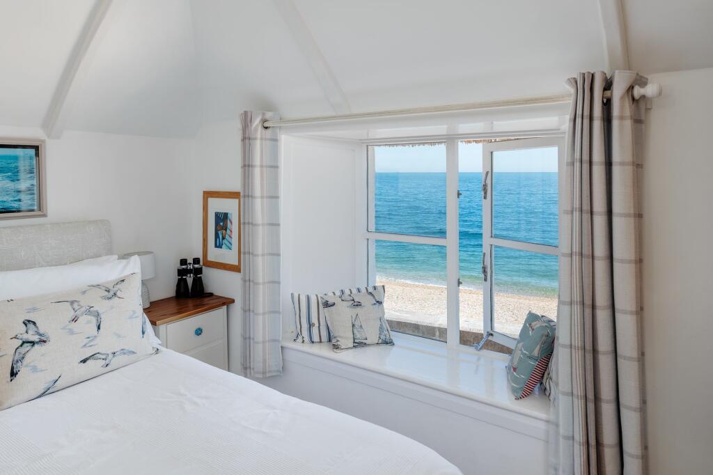 Sea Breeze_ Bedroom_Torcross