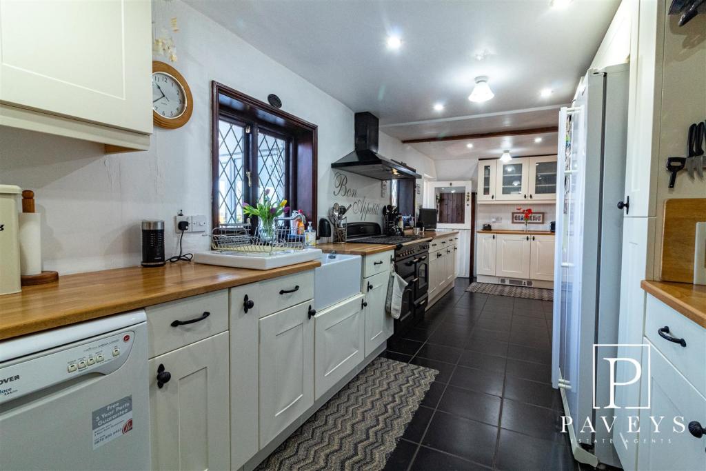 KITCHEN BREAKFAST ROOM