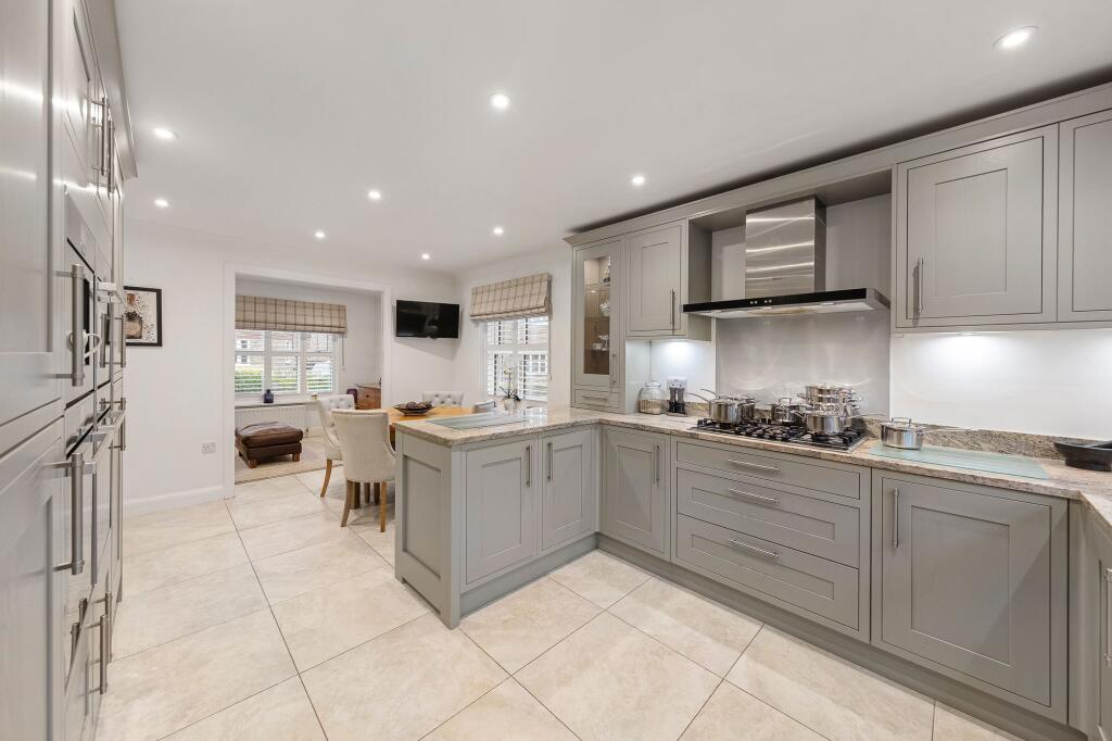 KITCHEN/BREAKFAST ROOM