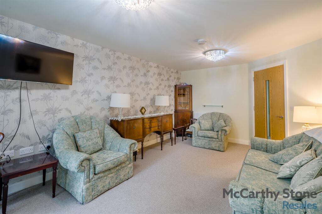 8635393-interior09.jpg