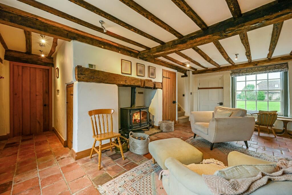SNUG/SITTING ROOM