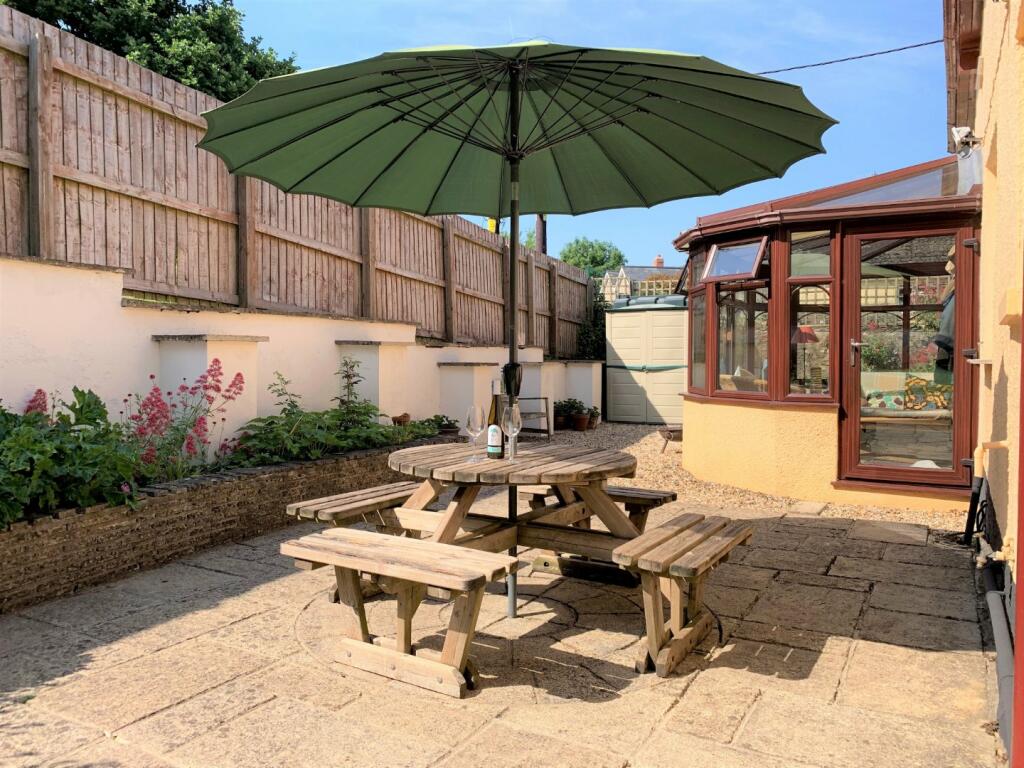Al Fresco Dining