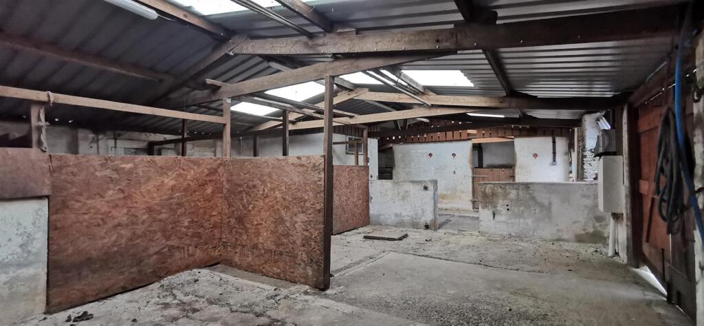 Lot 2 Stabling Internal