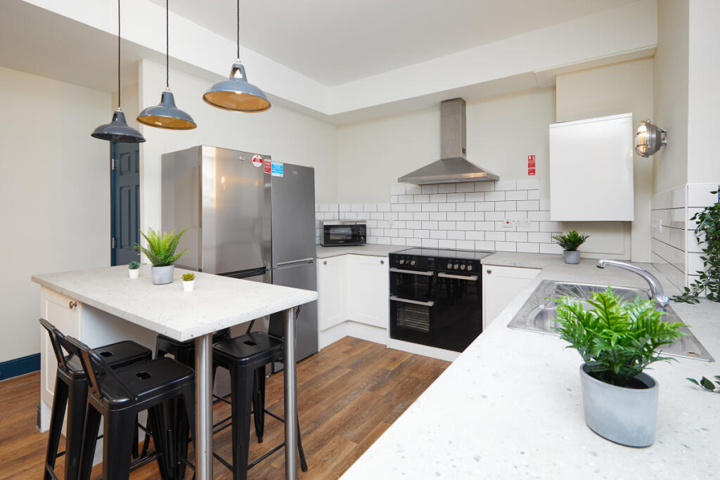 Shoe &amp; Boot Factory, Flat 14 Kitchen 2