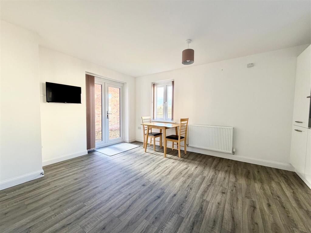 KITCHEN/BREAKFAST ROOM