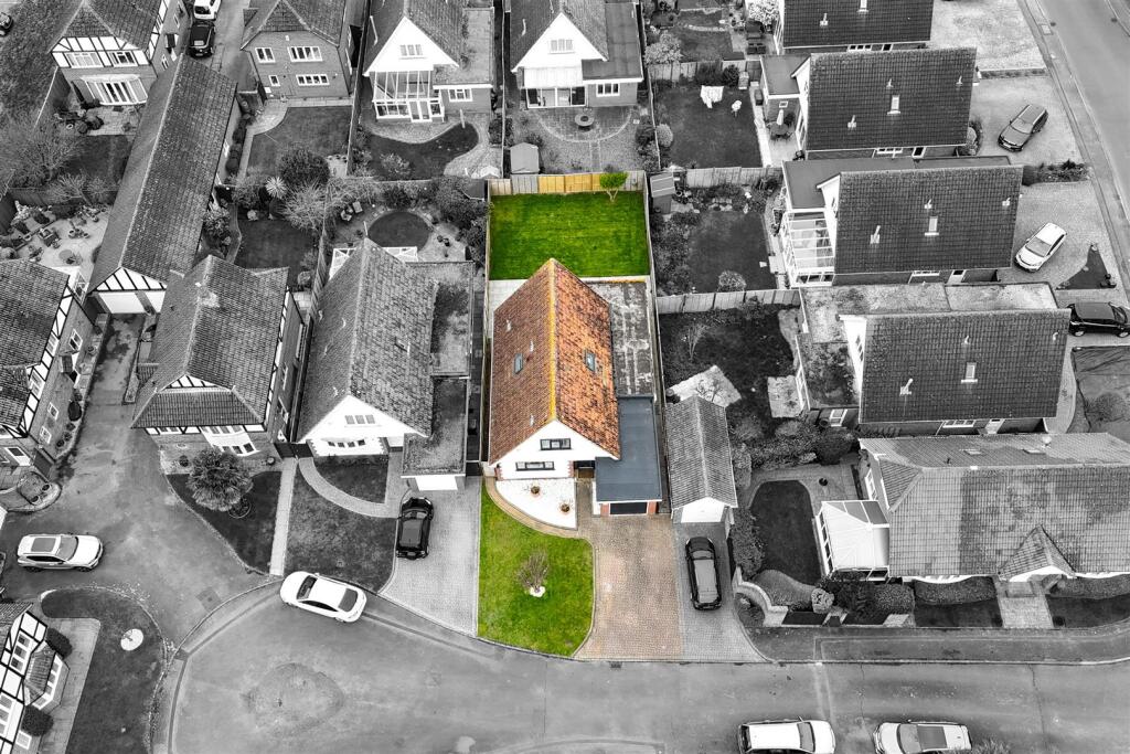 9 Maytree Close-002bw.jpg