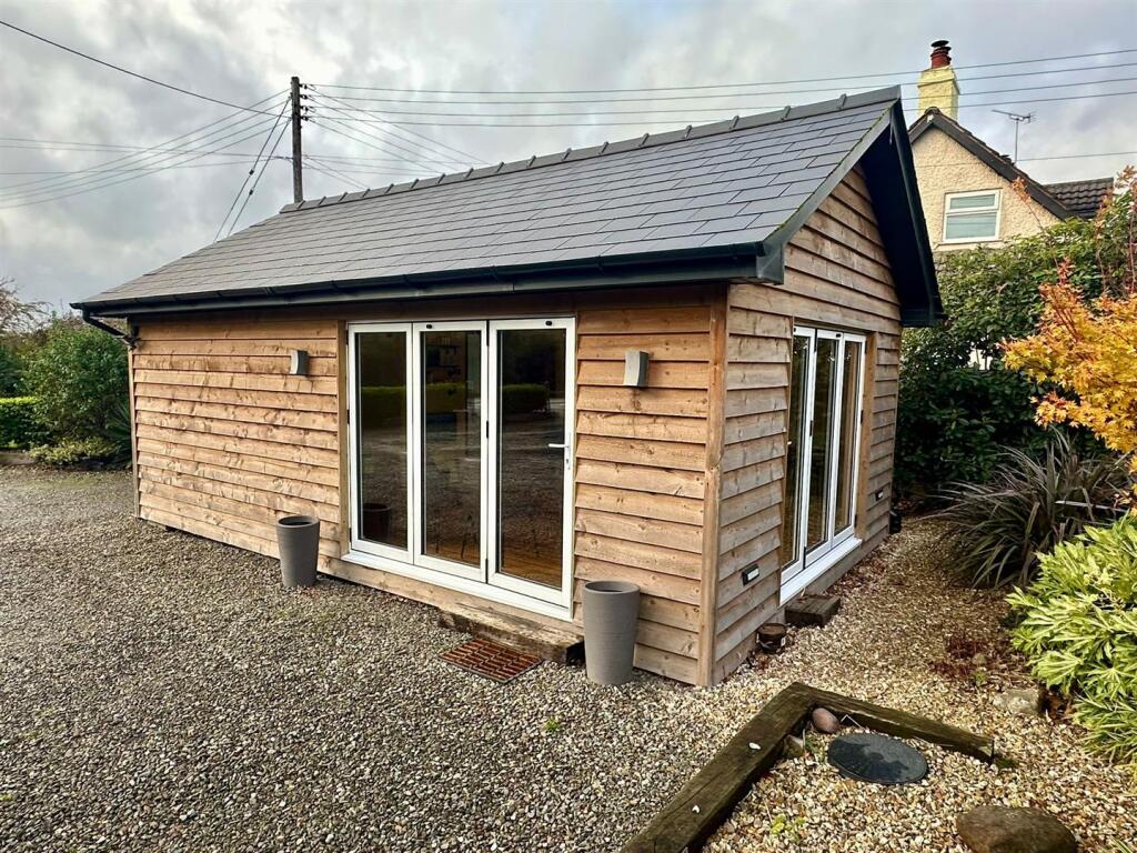 WhatsApp Image 2025-10-31 at 12.18.06_bd4ecbaa.jpg