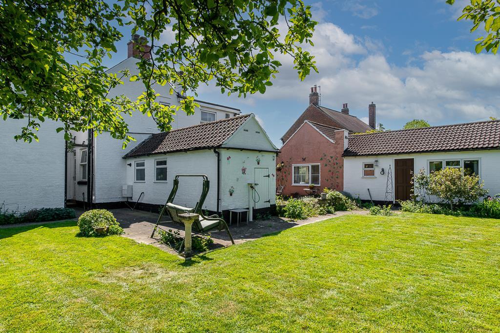 2 victoria av-hi-16.jpg